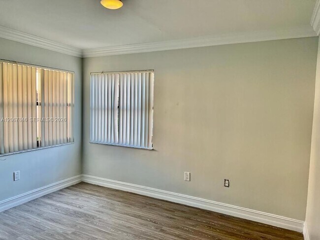 Building Photo - 900 SW 113th Terrace