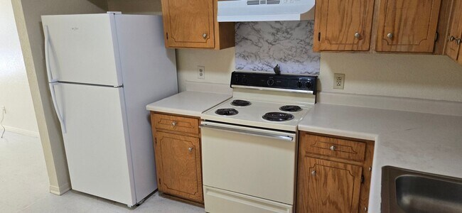 Building Photo - 1401 Janis Dr