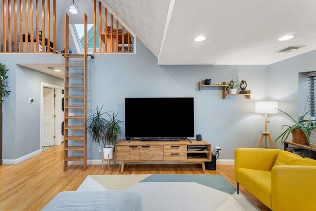 Building Photo - 890 Winthrop Ave