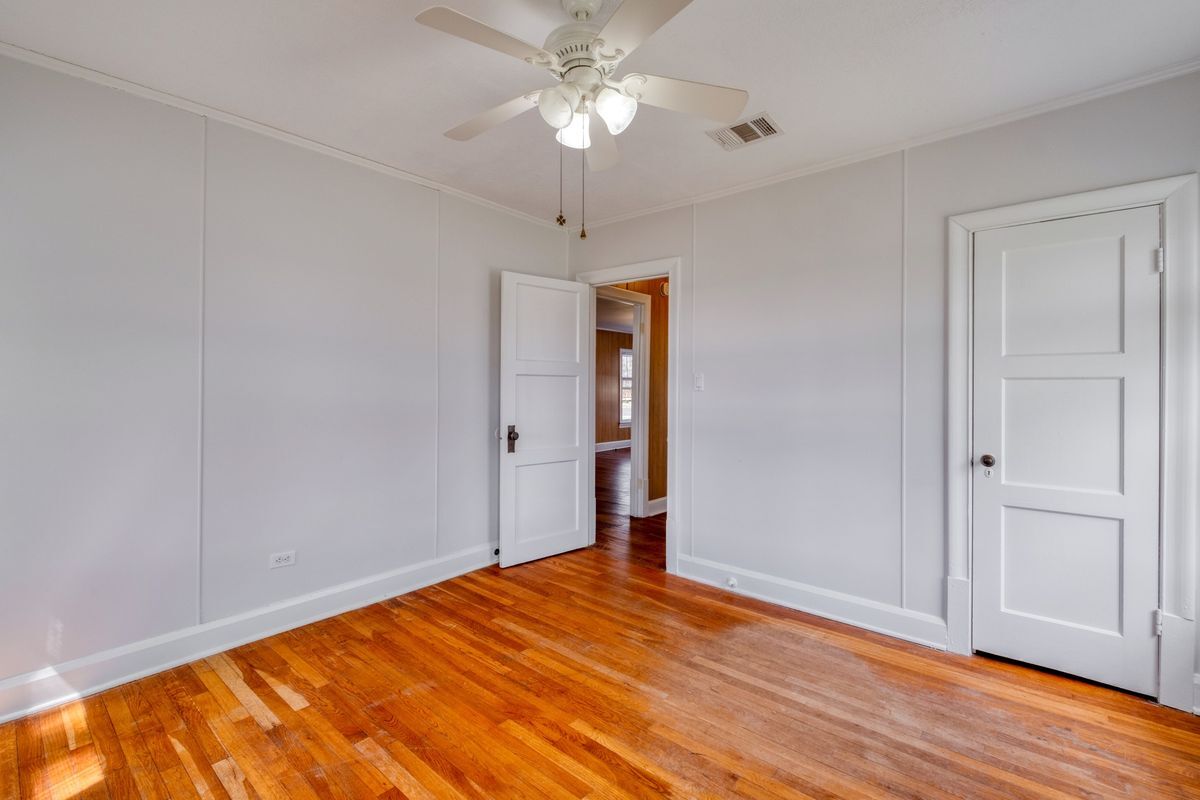 Building Photo - 710 N Ave H