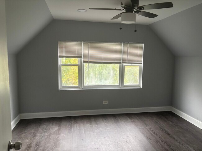 Building Photo - 4610 N Karlov Ave