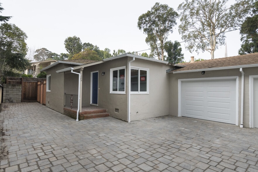 Porch and Garage - 1285 El Camino Real