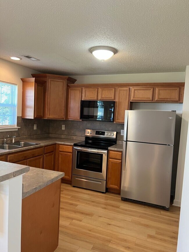 Building Photo - 173 Clusters Cir