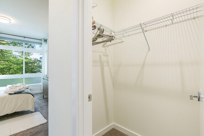 Building Photo - 9413A Roosevelt Way NE