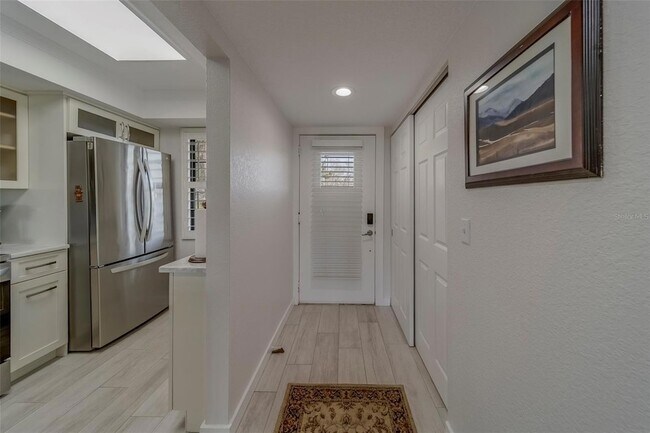 Building Photo - 11650 Capri Cir S