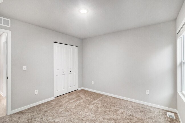 Building Photo - Brand New 5 Bedroom Condo!