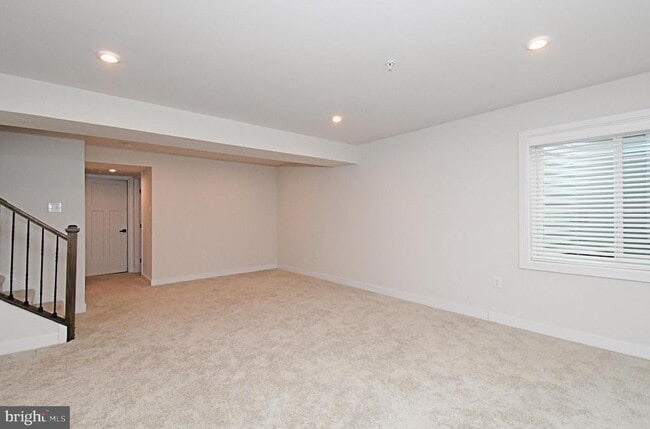 Building Photo - 500 Sterling Dr