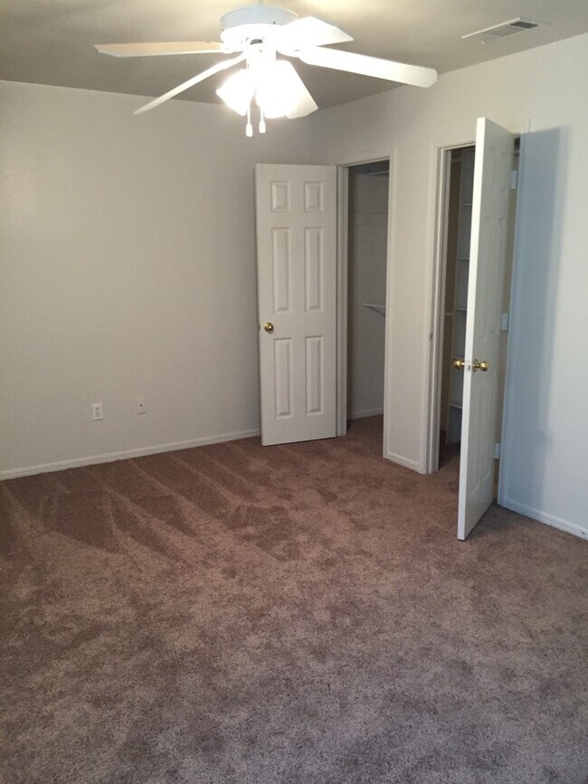 Building Photo - 1430 Shoshoni Trail