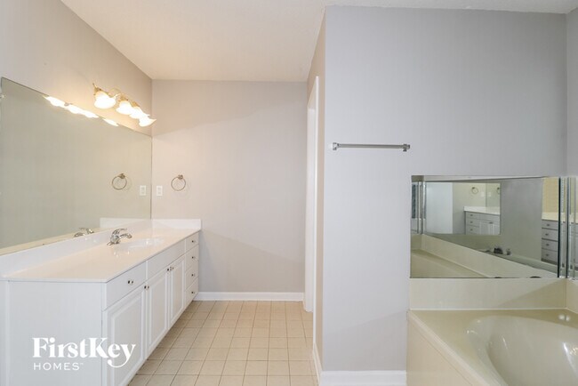 Building Photo - 8410 Walnut Tree Dr