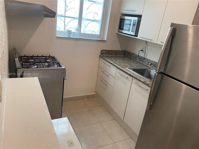 Building Photo - 1524 Lenox Ave.