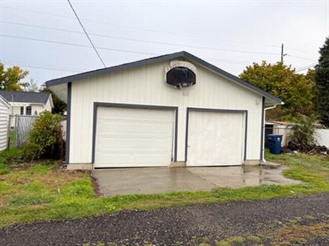 Building Photo - Beautiful Single Family Home on Spokanes N...