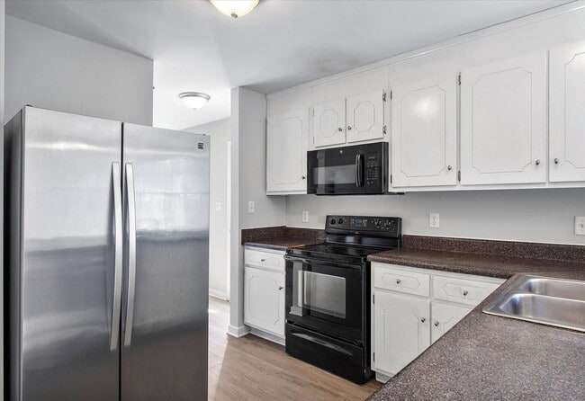 Building Photo - NEWLY RENOVATED 4 BEDROOM HOME IN ASHBROOK