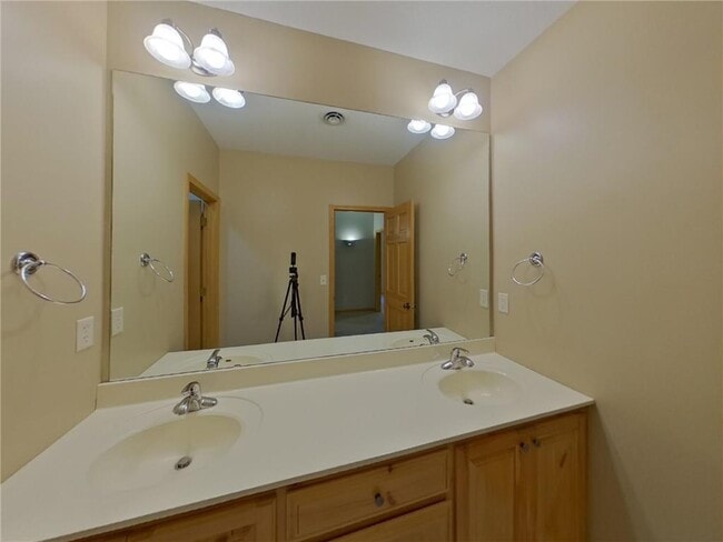 Building Photo - 1202 Adrian Dr