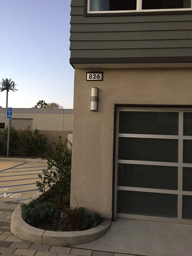 Building Photo - 826 Brickyard Ln