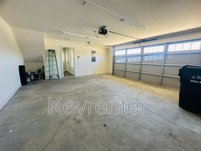 Building Photo - 6335 Altacrest Ln