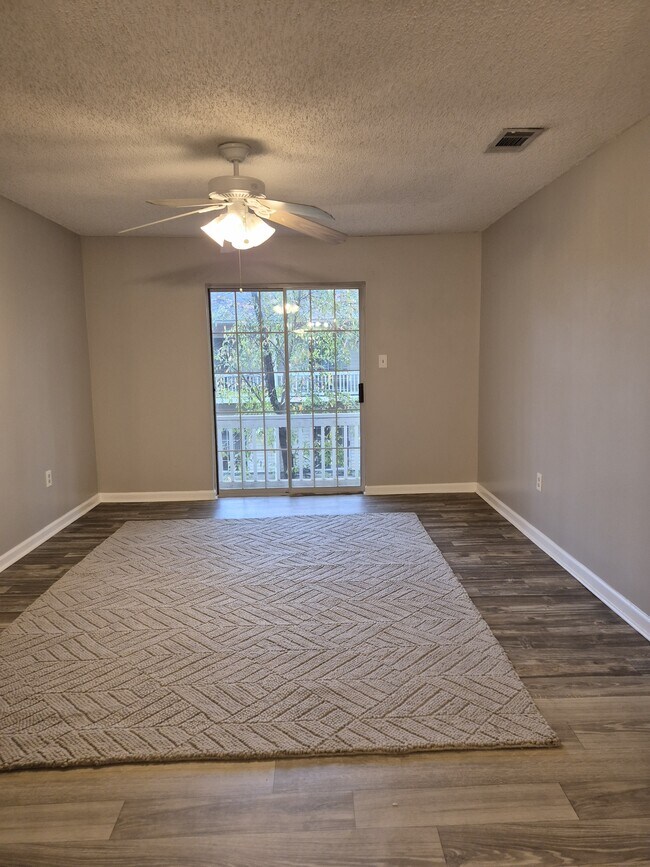 Building Photo - 2092 S Sherwood Dr