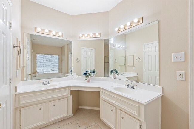 Building Photo - 7218 Broadelm Dr