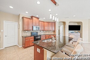 Building Photo - 2535 Villa Borghese