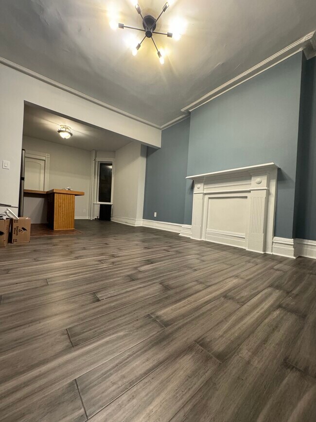 Building Photo - 425 E 73rd St