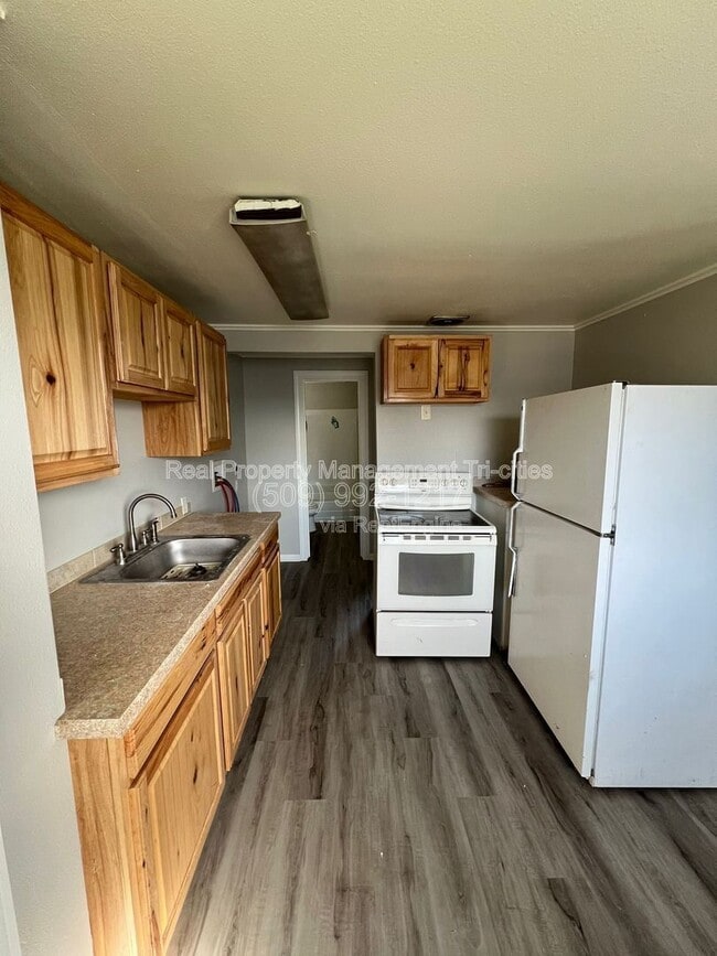 Building Photo - 919 E 27th Ave