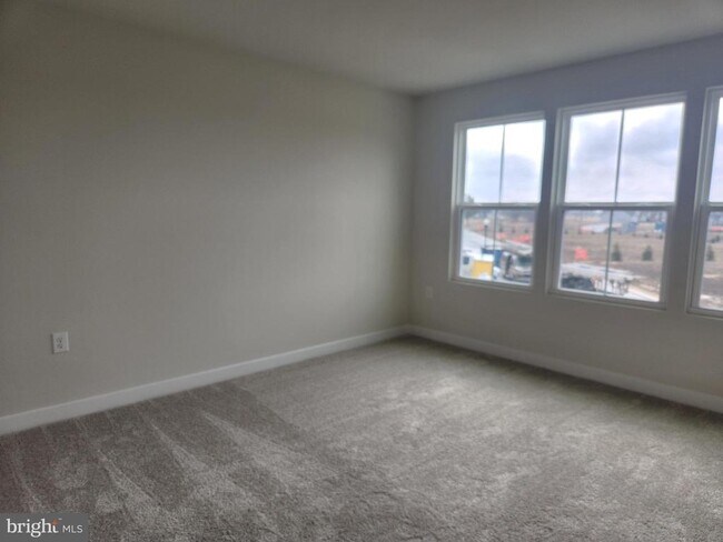 Building Photo - 377 Waterside Sq