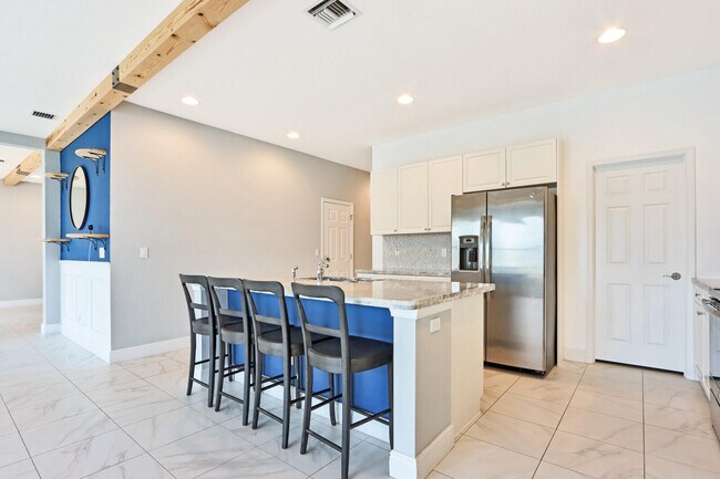 Building Photo - 1132 NW Demedici Rd