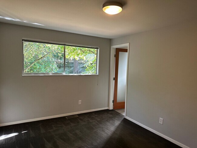Building Photo - 6033 NE 61st St