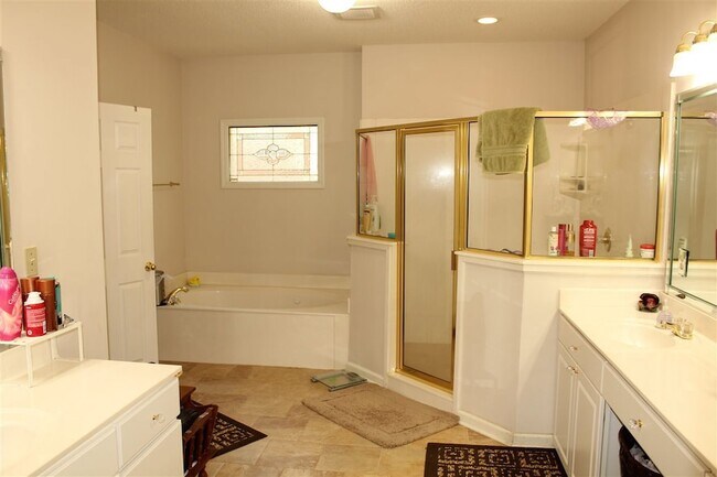 Building Photo - 355 Forest Hill-Irene Rd