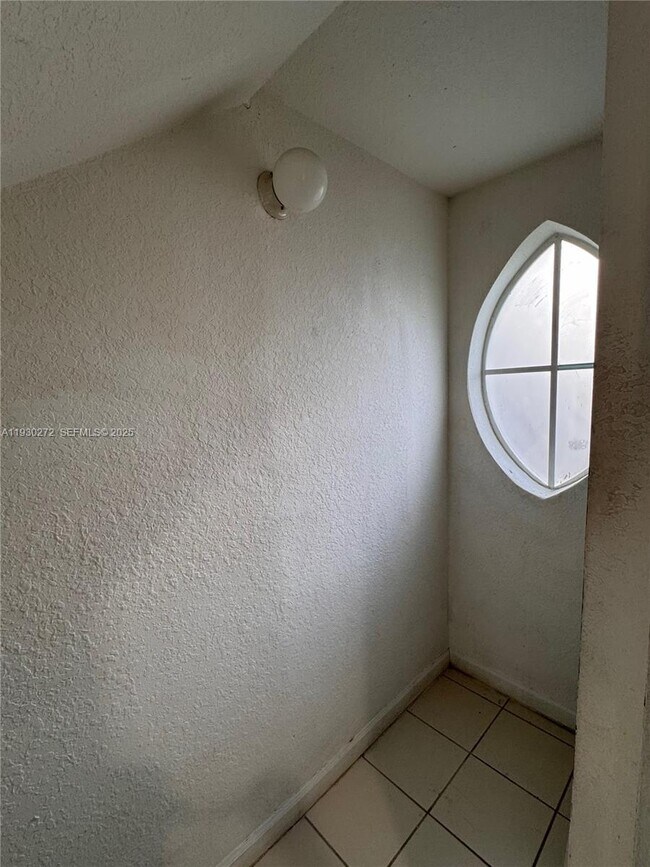 Building Photo - 2525 SE 15th Pl