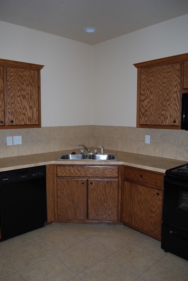 Building Photo - 1700Tru