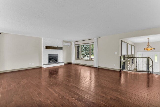 Building Photo - Holiday Ranchettes in Park Meadows