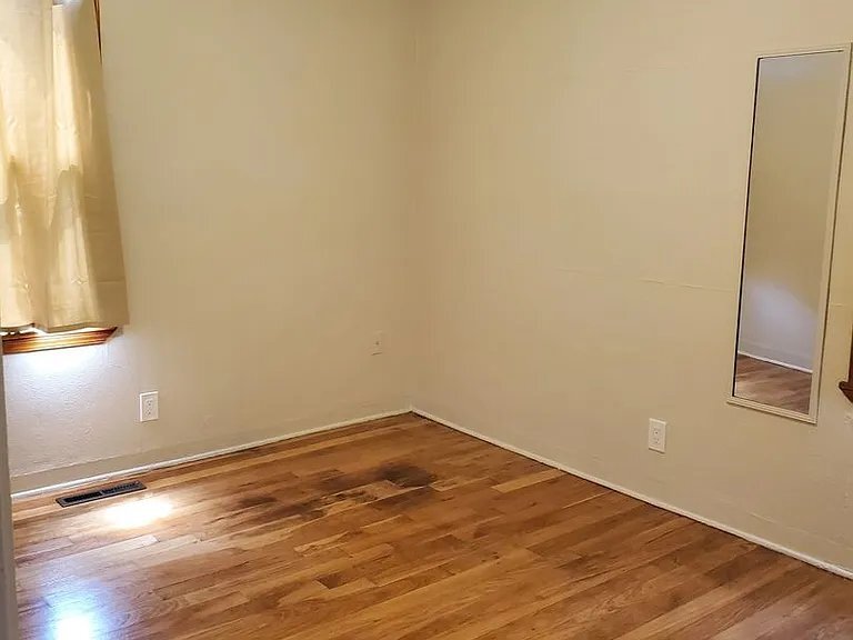 Building Photo - 224 E Graves Rd