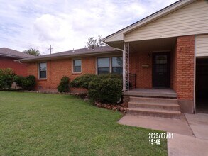 Building Photo - Freshly painted interiors!!!