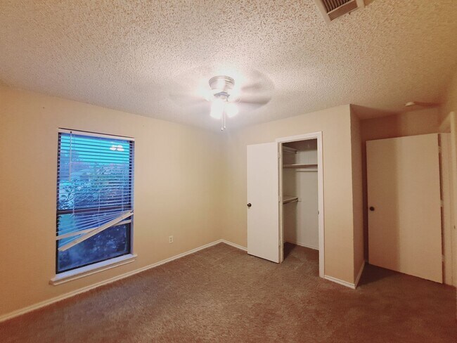 Building Photo - Cozy & Affordable 2 Bedroom in Carrollton!