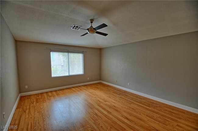 Building Photo - 2277 Summer Home St