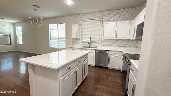 Building Photo - 4927 W Magdalena Ln