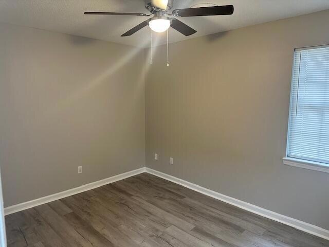 Building Photo - 705 Gale Dr NE