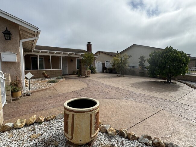Building Photo - Remodeled Single Family Home in North Oxnard!
