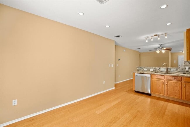 Building Photo - 1525 Poppy Seed Ln