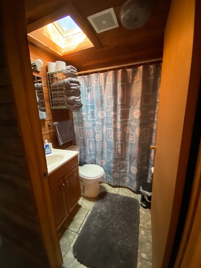 Building Photo - 297 Little River Ln