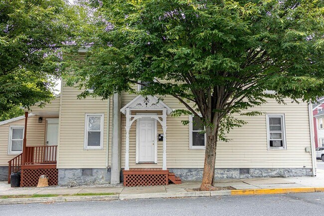 Building Photo - 29 W Orange St