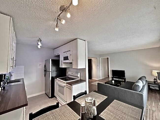 Primary Photo - Furnished Cozy 1 Bedroom / 1 Bath Condo - ...