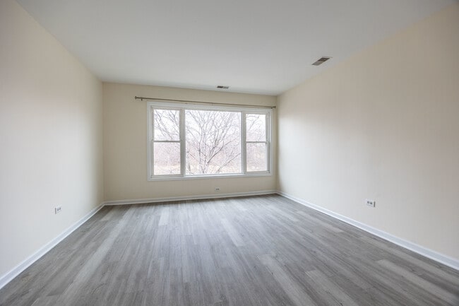 Building Photo - 6323 W Fullerton Ave