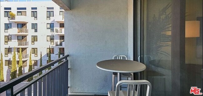 Building Photo - 1234 Wilshire Blvd