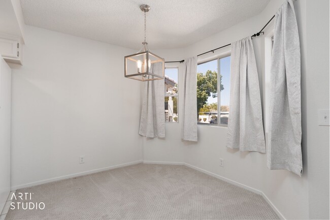 Building Photo - Beautiful upstairs 2-bedroom, 2-bathroom apartment