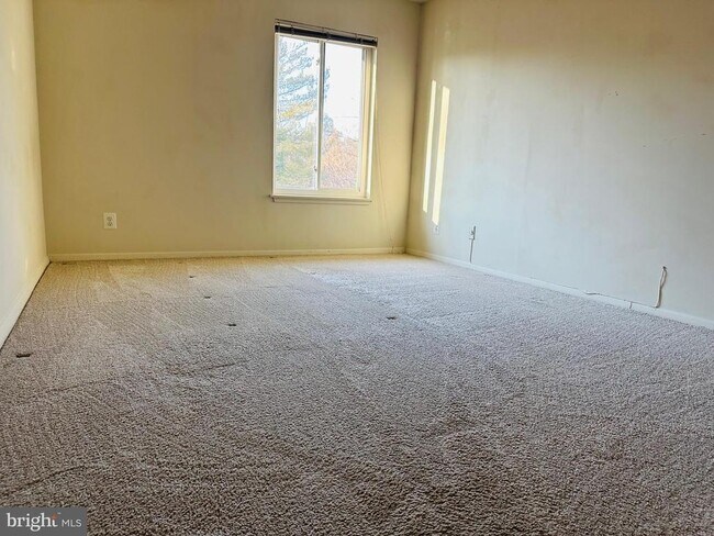 Building Photo - 11401 Commonwealth Dr