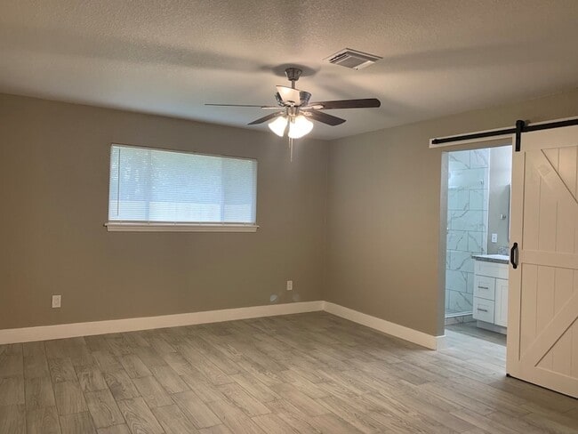 Building Photo - 231 Acker St