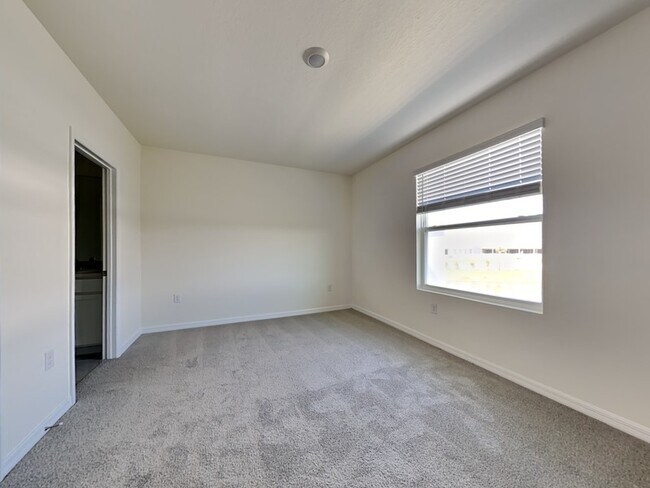 Building Photo - 310 Mangrove Shade Cir