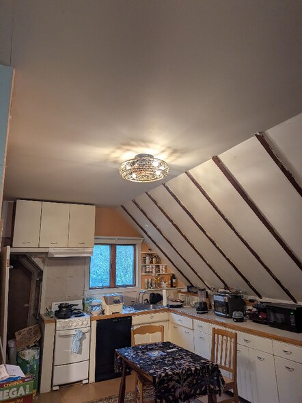 Building Photo - 52 Fairfield Ave