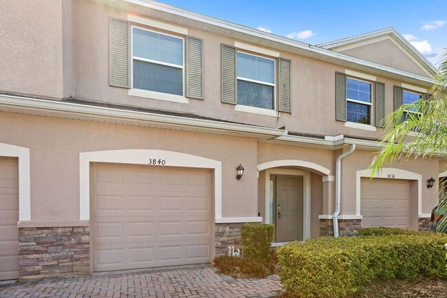 Building Photo - 3840 Silverlake Way